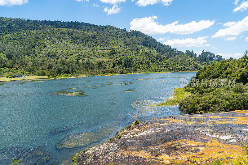 Orakei Korako地热公园和洞穴隐藏山谷，陶波，新西兰